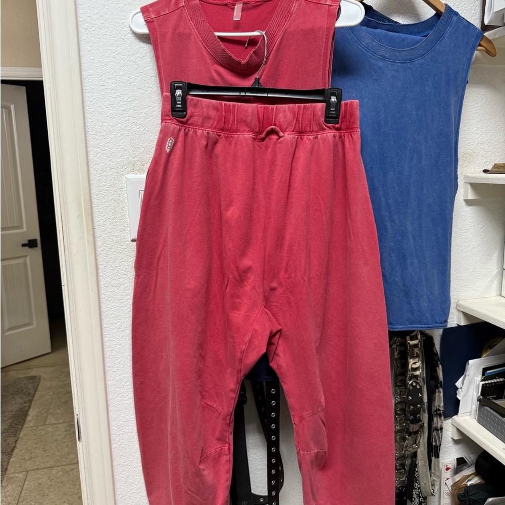 free people relaxed set  size small ( oversized)red - Picture 4 of 8